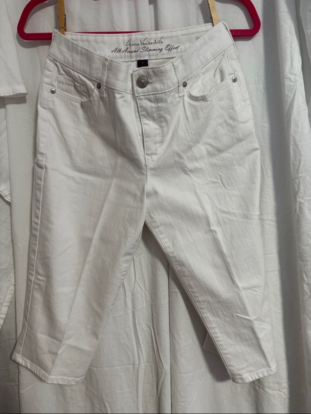 Gloria Vanderbilt White Cropped Slim Jeans